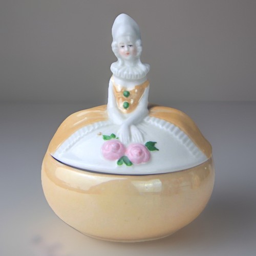 Art deco half lady covered - art,